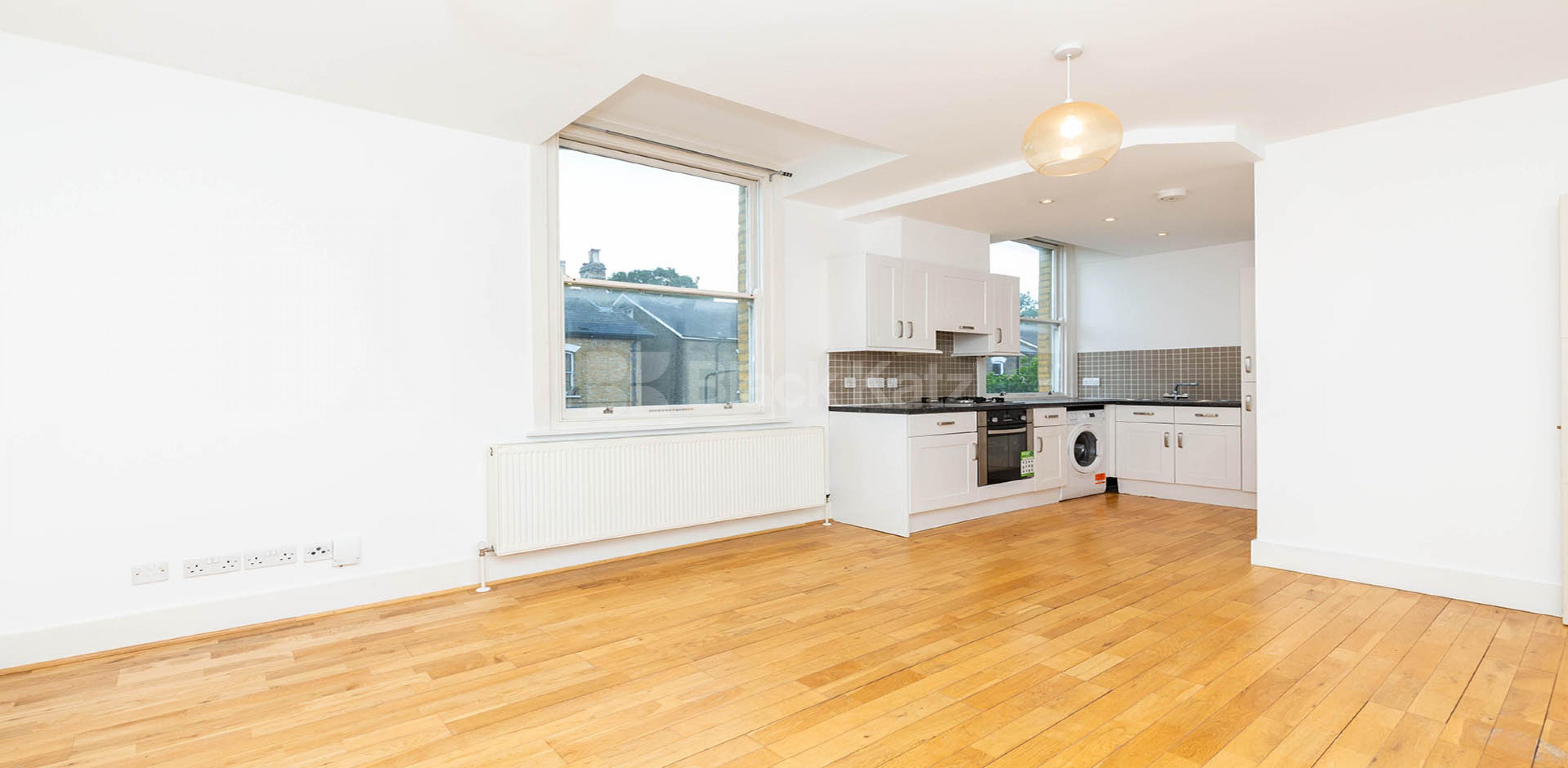 Located on a prime road in Hackney a spacious 1 bedroom property Goulton Road, Hackney Central E5